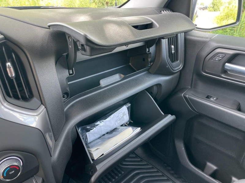 Chevrolet Silverado 1500 Vehicle Full-screen Gallery Image 44