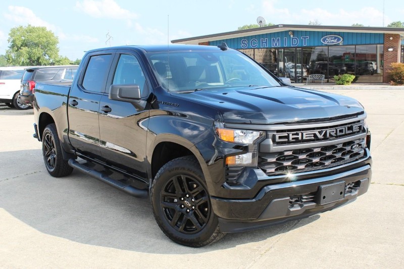 Chevrolet Silverado 1500 Vehicle Full-screen Gallery Image 02