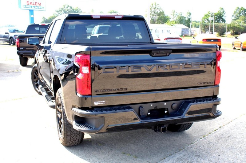 Chevrolet Silverado 1500 Vehicle Full-screen Gallery Image 05