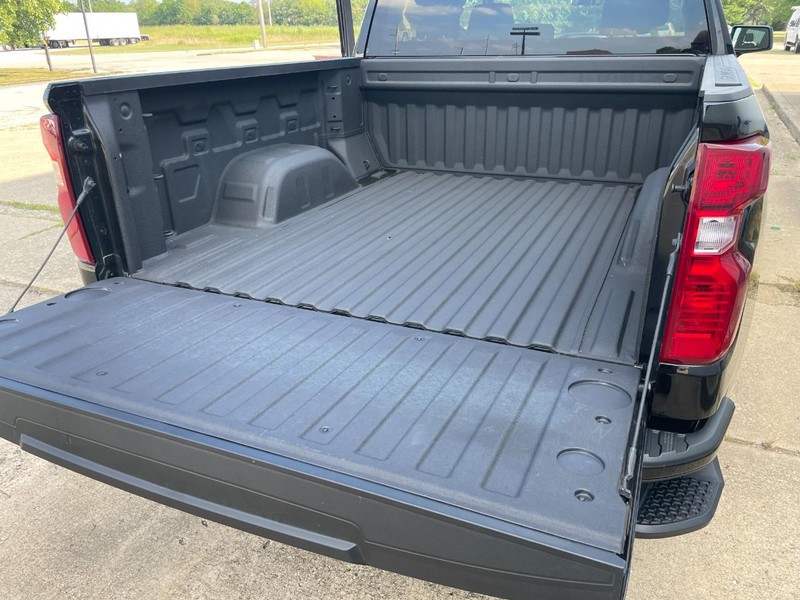 Chevrolet Silverado 1500 Vehicle Full-screen Gallery Image 13