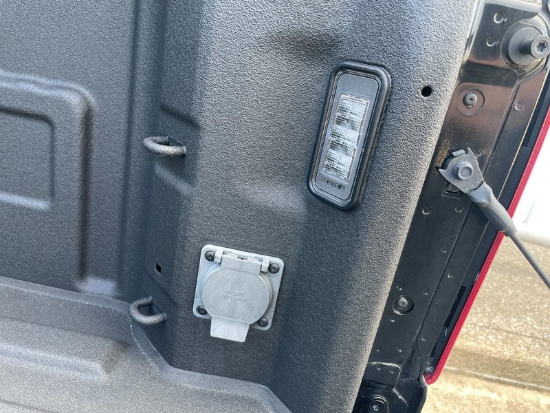 Chevrolet Silverado 1500 Vehicle Full-screen Gallery Image 14