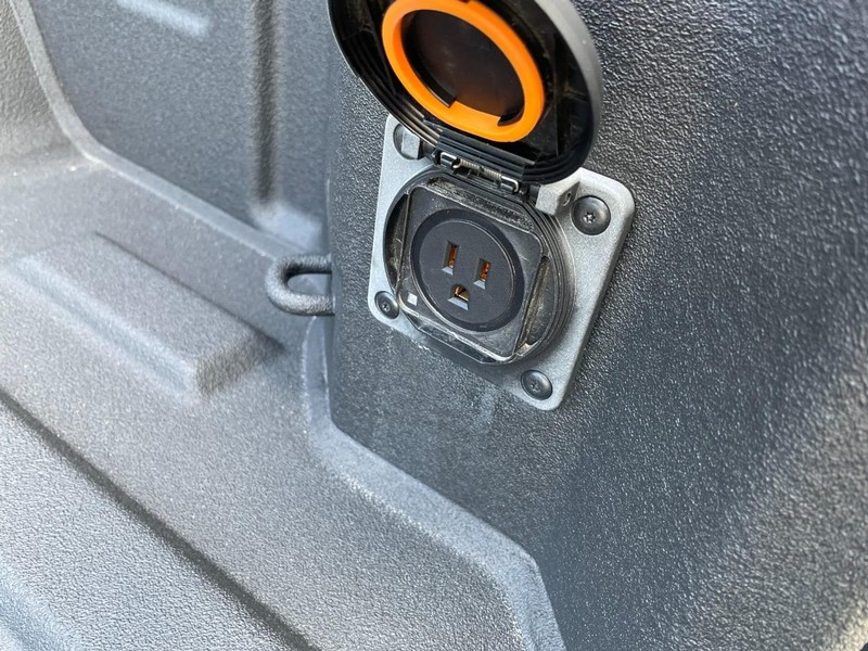 Chevrolet Silverado 1500 Vehicle Full-screen Gallery Image 15