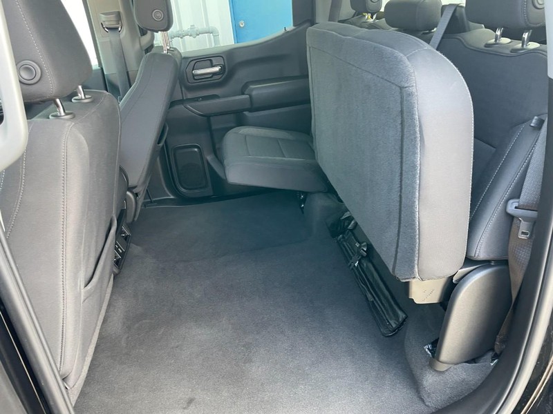 Chevrolet Silverado 1500 Vehicle Full-screen Gallery Image 17