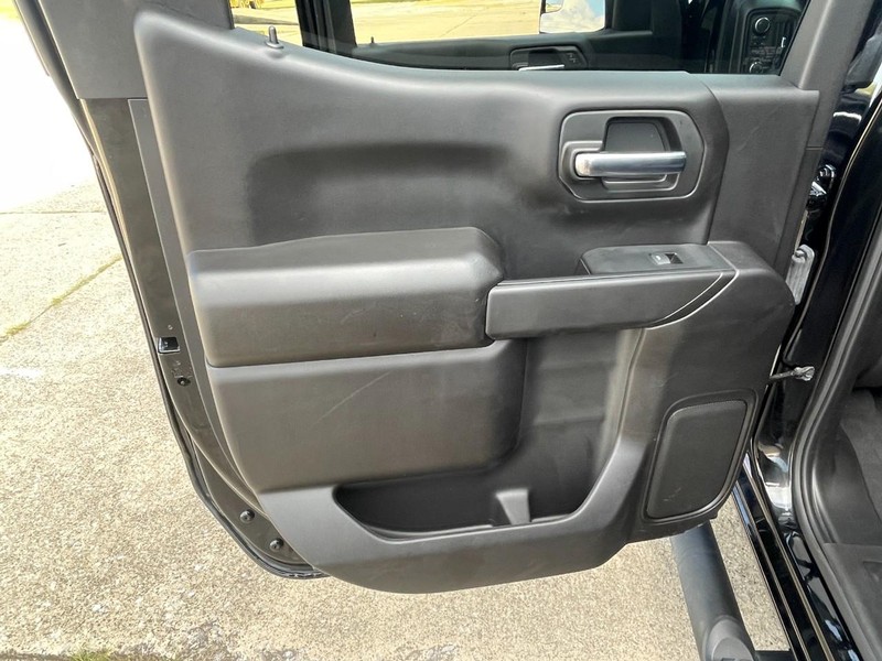 Chevrolet Silverado 1500 Vehicle Full-screen Gallery Image 21