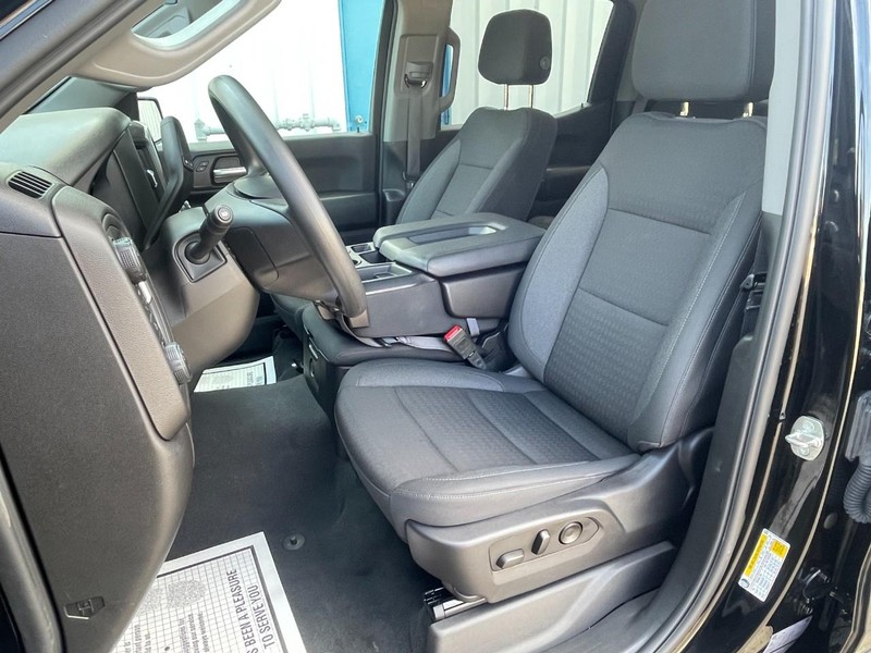 Chevrolet Silverado 1500 Vehicle Full-screen Gallery Image 22