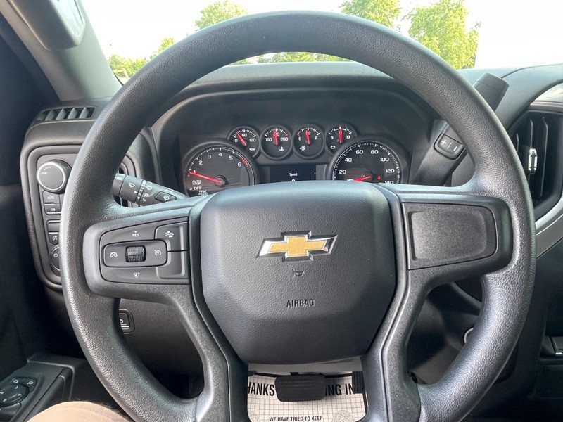Chevrolet Silverado 1500 Vehicle Full-screen Gallery Image 26
