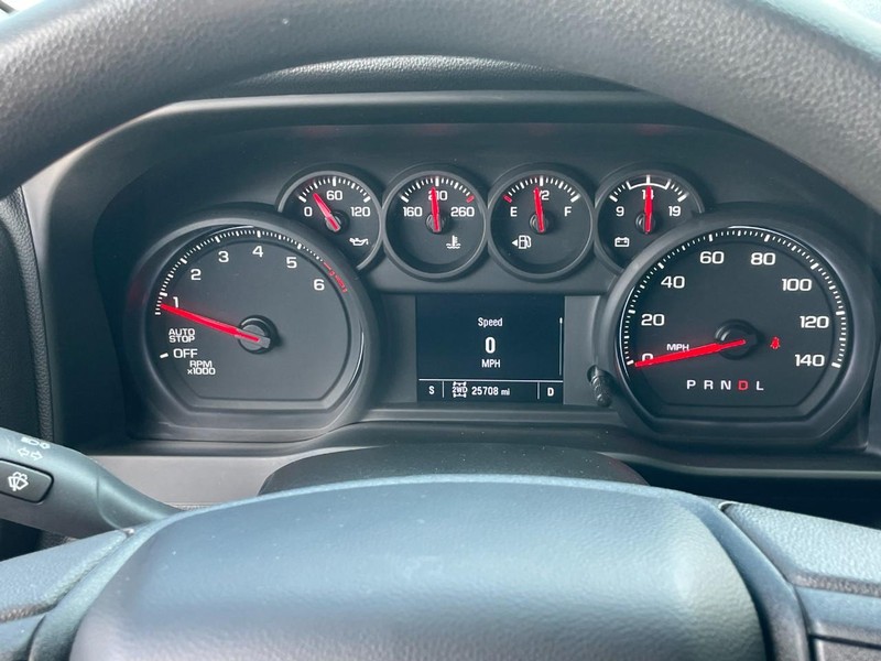 Chevrolet Silverado 1500 Vehicle Full-screen Gallery Image 30