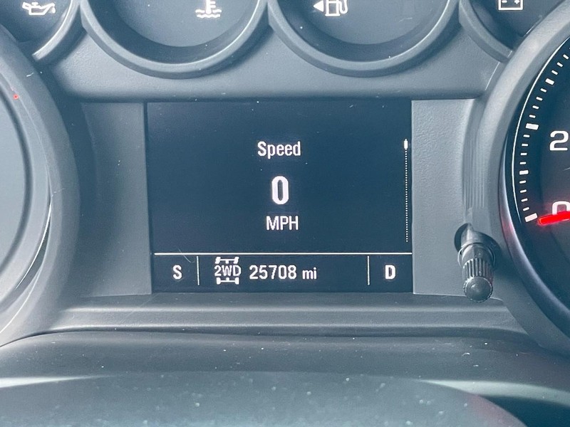 Chevrolet Silverado 1500 Vehicle Full-screen Gallery Image 31