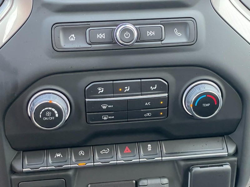 Chevrolet Silverado 1500 Vehicle Full-screen Gallery Image 38