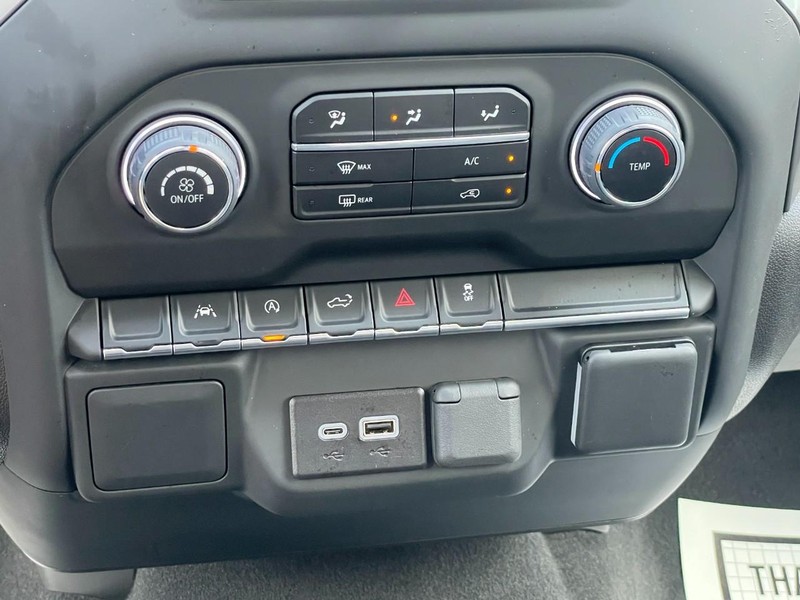 Chevrolet Silverado 1500 Vehicle Full-screen Gallery Image 39