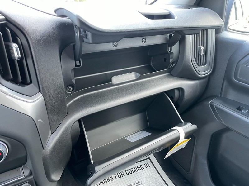 Chevrolet Silverado 1500 Vehicle Full-screen Gallery Image 44