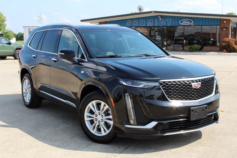 Cadillac XT6 Vehicle Full-screen Gallery Image 02