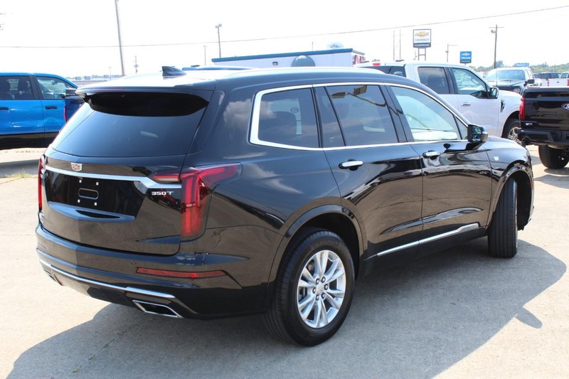 Cadillac XT6 Vehicle Full-screen Gallery Image 04