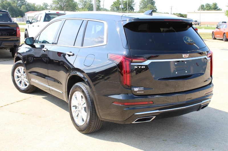 Cadillac XT6 Vehicle Full-screen Gallery Image 05