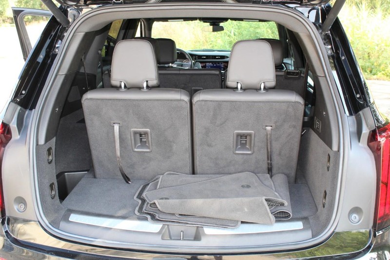 Cadillac XT6 Vehicle Full-screen Gallery Image 11