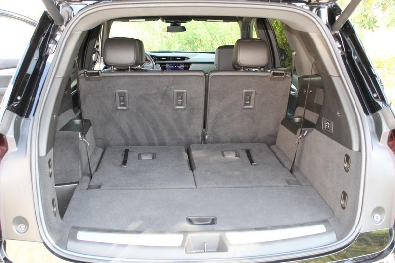 Cadillac XT6 Vehicle Full-screen Gallery Image 12