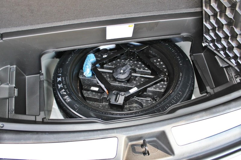 Cadillac XT6 Vehicle Full-screen Gallery Image 16