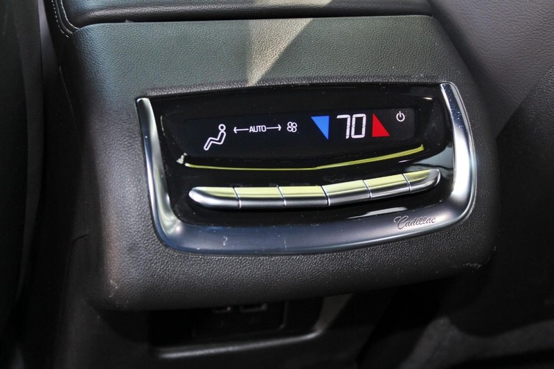 Cadillac XT6 Vehicle Full-screen Gallery Image 23