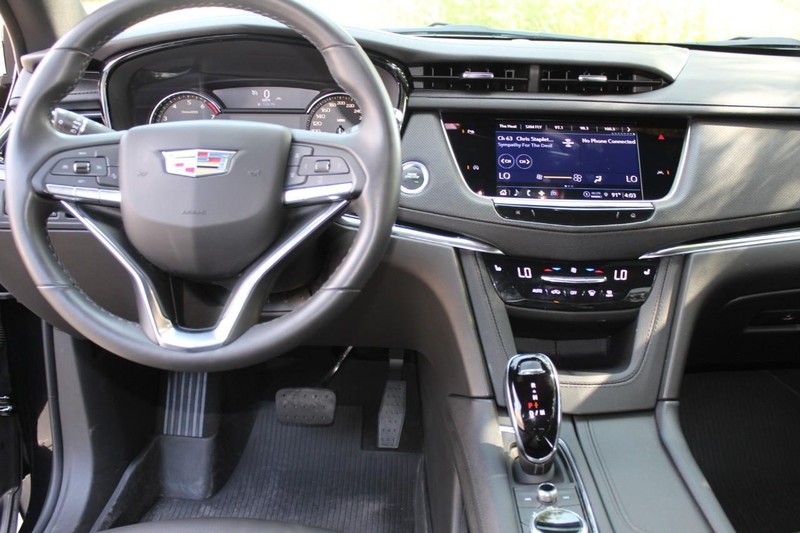 Cadillac XT6 Vehicle Full-screen Gallery Image 24