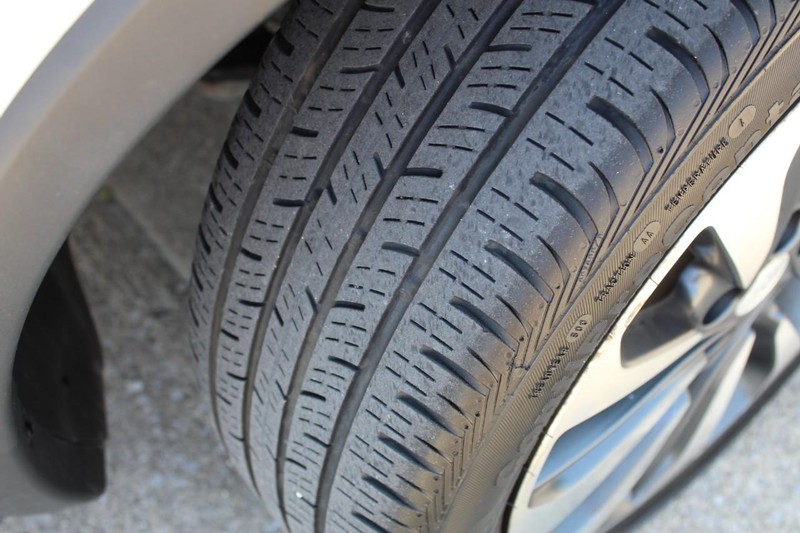 Buick Encore Vehicle Full-screen Gallery Image 09