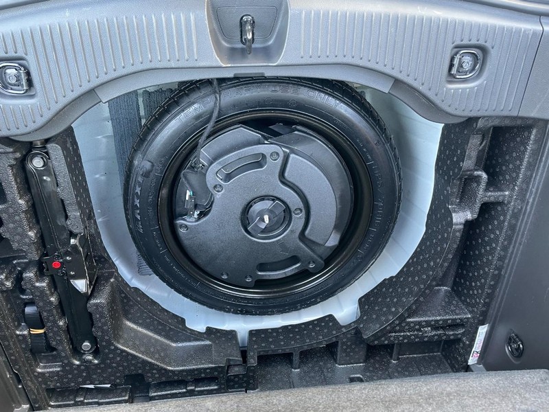 Buick Encore Vehicle Full-screen Gallery Image 12