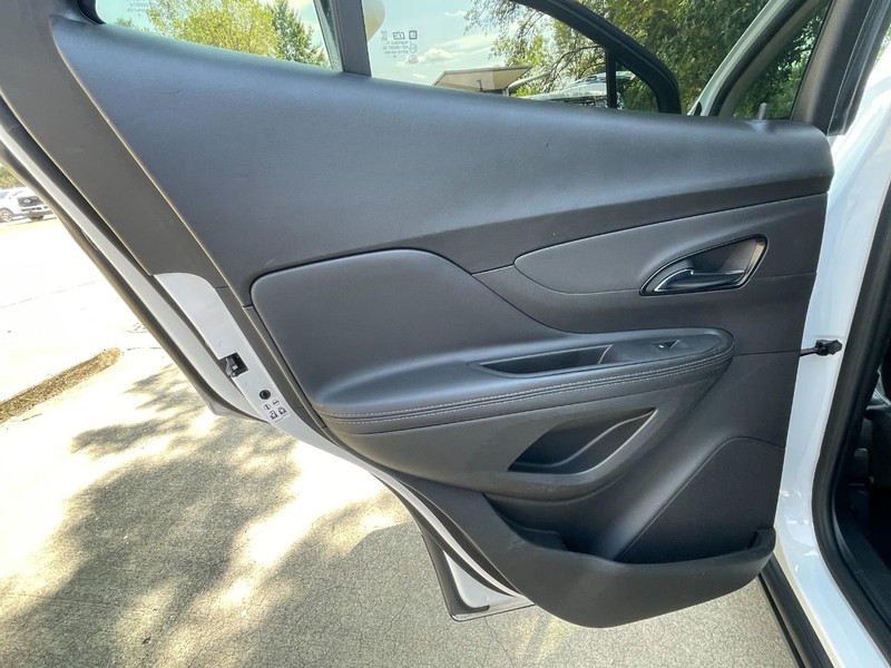 Buick Encore Vehicle Full-screen Gallery Image 17