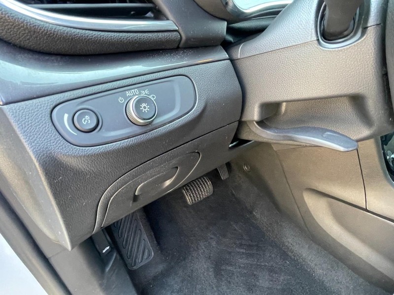 Buick Encore Vehicle Full-screen Gallery Image 19