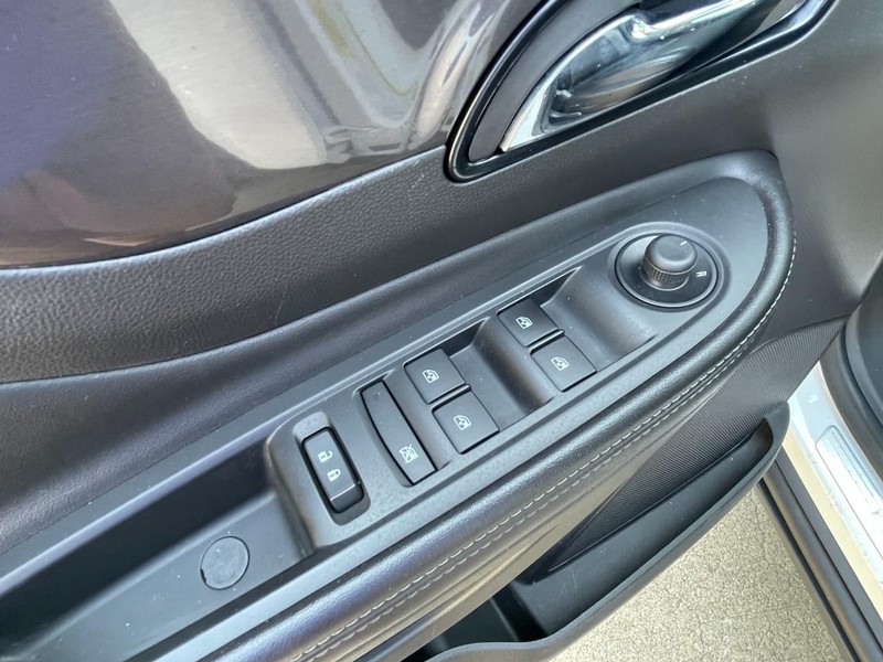 Buick Encore Vehicle Full-screen Gallery Image 21