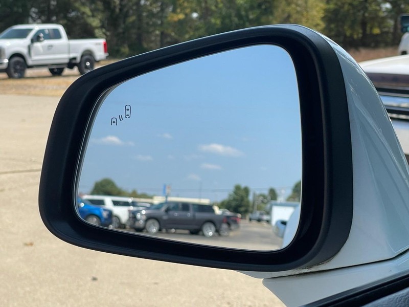 Buick Encore Vehicle Full-screen Gallery Image 30