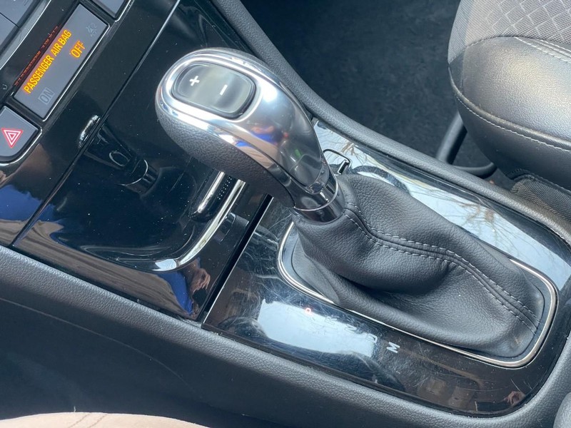 Buick Encore Vehicle Full-screen Gallery Image 38