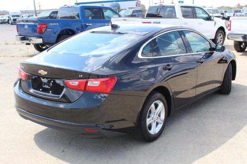 Chevrolet Malibu Vehicle Full-screen Gallery Image 04