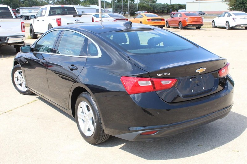 Chevrolet Malibu Vehicle Full-screen Gallery Image 05