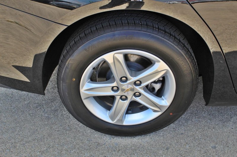 Chevrolet Malibu Vehicle Full-screen Gallery Image 10