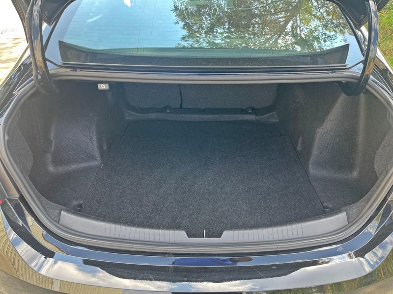 Chevrolet Malibu Vehicle Full-screen Gallery Image 11