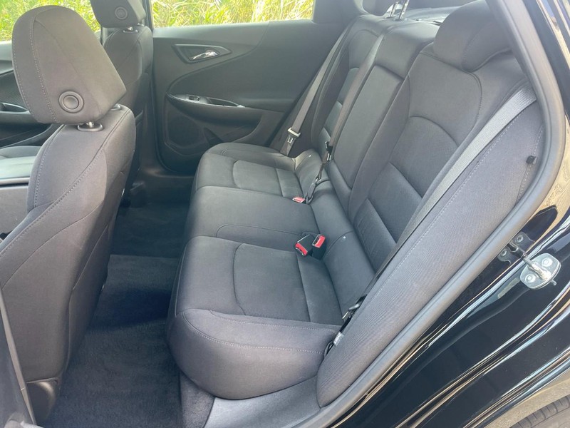 Chevrolet Malibu Vehicle Full-screen Gallery Image 12