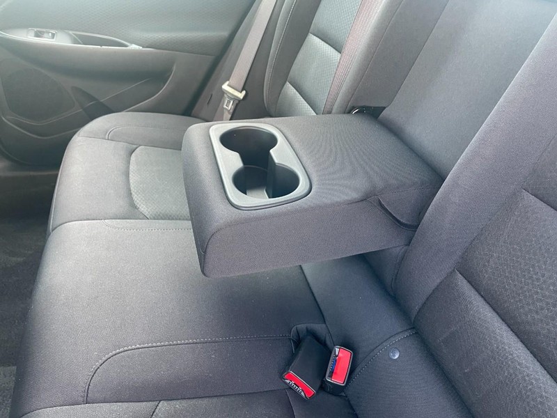 Chevrolet Malibu Vehicle Full-screen Gallery Image 13