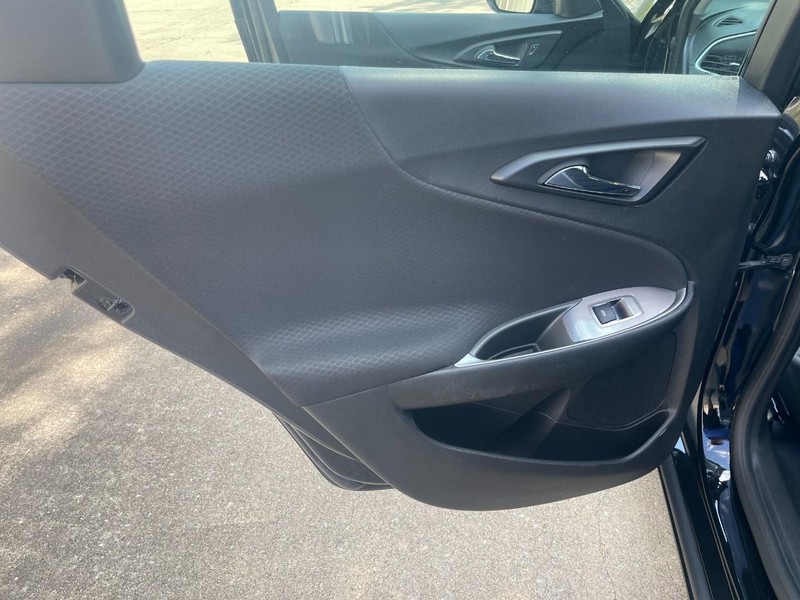 Chevrolet Malibu Vehicle Full-screen Gallery Image 16