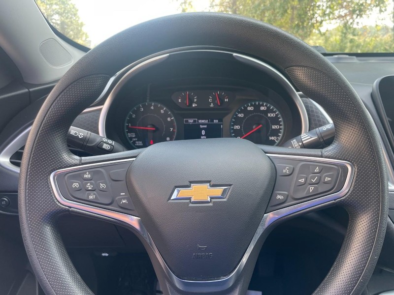Chevrolet Malibu Vehicle Full-screen Gallery Image 21