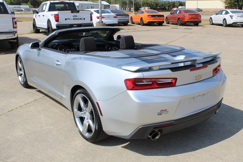 Chevrolet Camaro Vehicle Full-screen Gallery Image 05