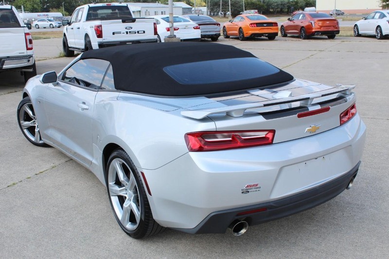 Chevrolet Camaro Vehicle Full-screen Gallery Image 12
