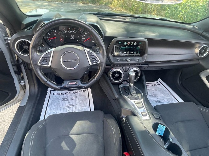 Chevrolet Camaro Vehicle Full-screen Gallery Image 24