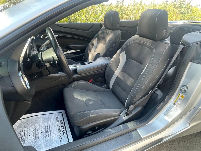 Chevrolet Camaro Vehicle Full-screen Gallery Image 25