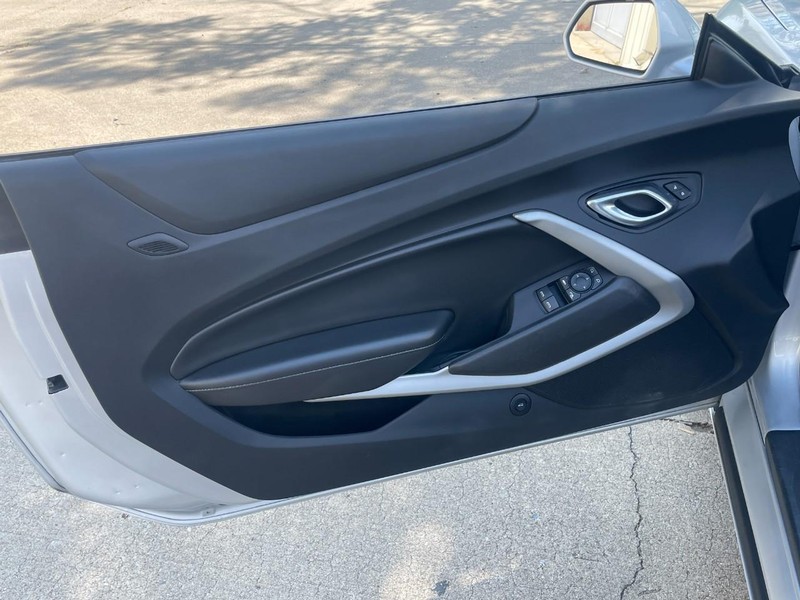 Chevrolet Camaro Vehicle Full-screen Gallery Image 27