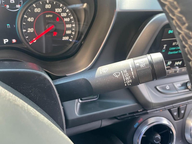 Chevrolet Camaro Vehicle Full-screen Gallery Image 32