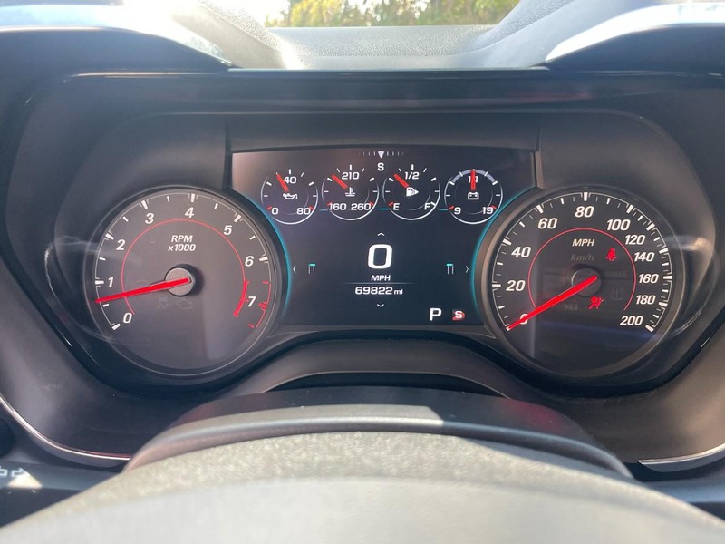 Chevrolet Camaro Vehicle Full-screen Gallery Image 33