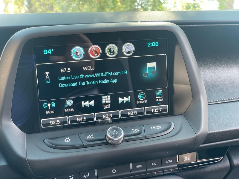 Chevrolet Camaro Vehicle Full-screen Gallery Image 35