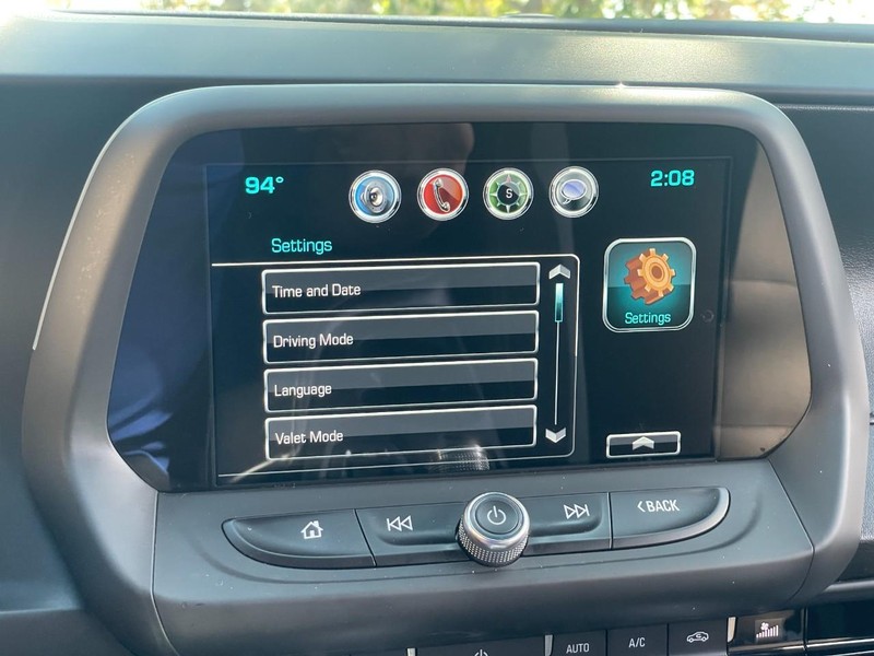 Chevrolet Camaro Vehicle Full-screen Gallery Image 39