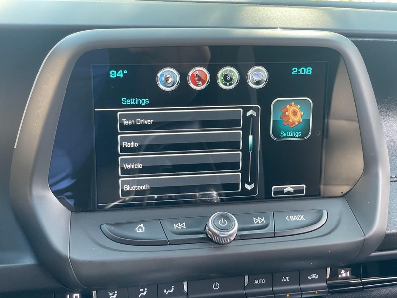 Chevrolet Camaro Vehicle Full-screen Gallery Image 40