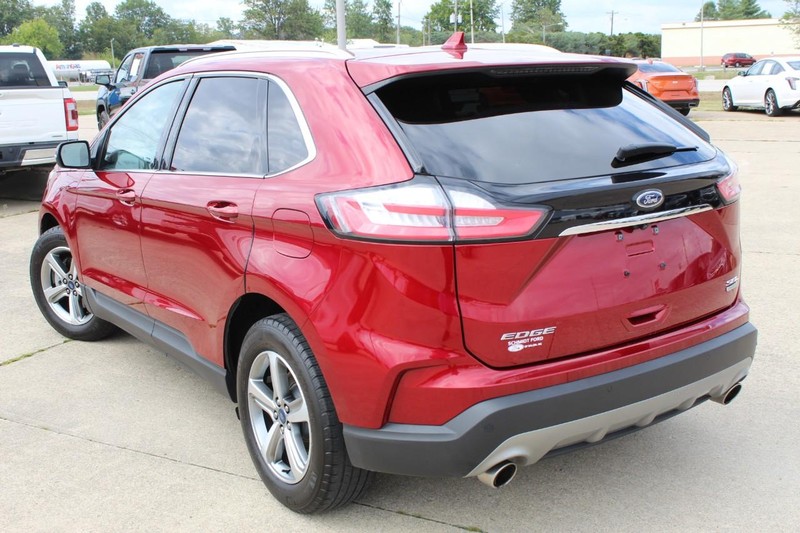 Ford Edge Vehicle Full-screen Gallery Image 05