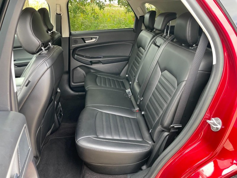 Ford Edge Vehicle Full-screen Gallery Image 16